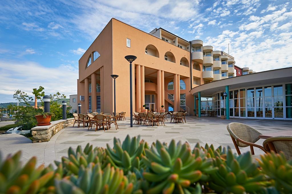 Hotel Delfin Izola Eksteriør billede
