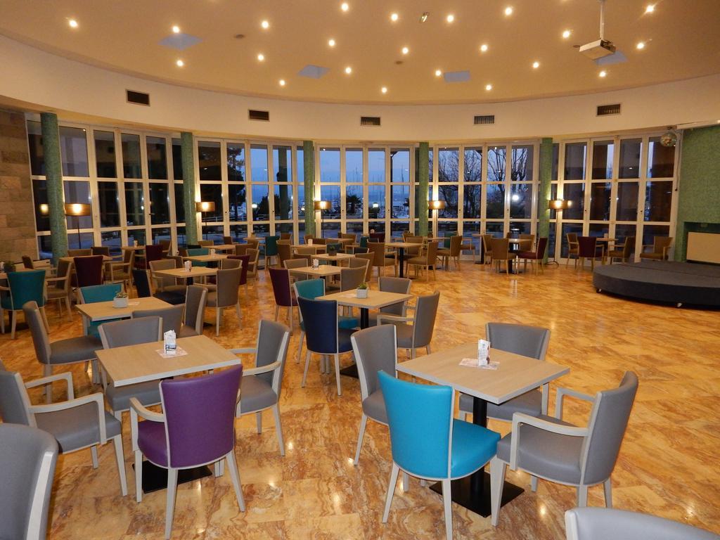 Hotel Delfin Izola Eksteriør billede